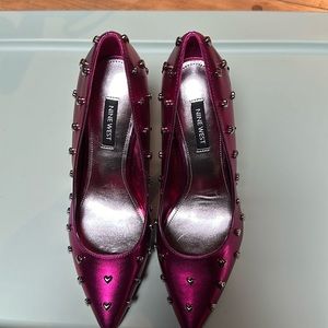 NWOT Nine West vegan studded heart heels, side 7.5, hot pink!